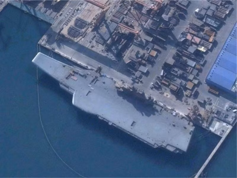 Hàng không mẫu hạm của Trung Quốc gắn tên ‘Điếu Ngư’?