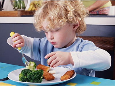 Ăn cá rán nhiều có ảnh hưởng thế nào tới sức khỏe của bé?