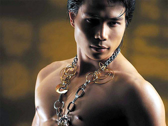 Nam vương Tiến Đoàn ngại cảnh nóng