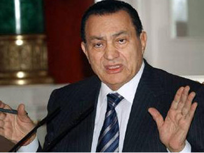 Máy bay quân sự hộ tống cựu tổng thống Ai Cập tới toà