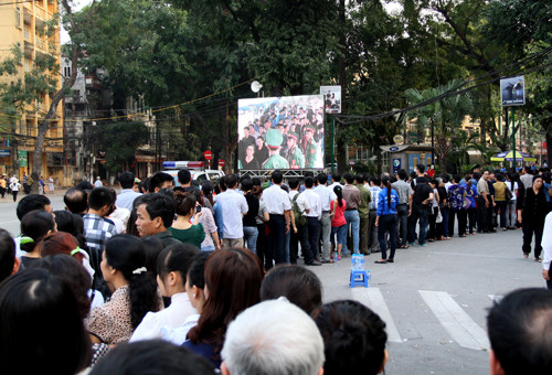 Xúc cảm giữa dòng người viếng Đại tướng Võ Nguyên Giáp