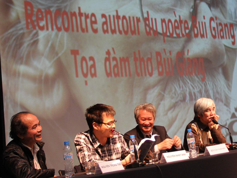 Các diễn giả trong tọa đàm về “Đười ươi chân kinh” của Bùi Giáng. Ảnh: Toan Toan