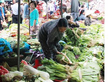 Sau Tết, thực phẩm đua nhau tăng giá