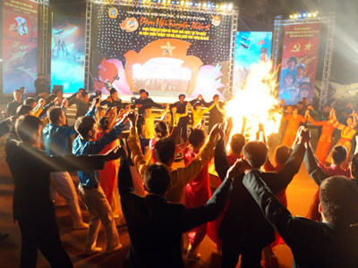 Tự hào và xúc động đêm kỷ niệm 'Hà Nội – Điện Biên Phủ trên không'