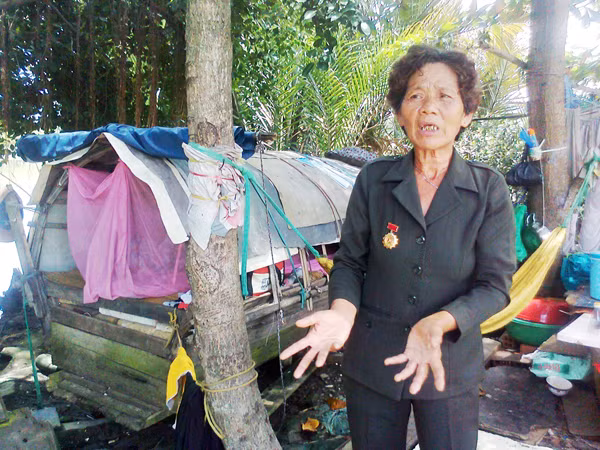 Chị Hóa lấy võng làm “nhà”