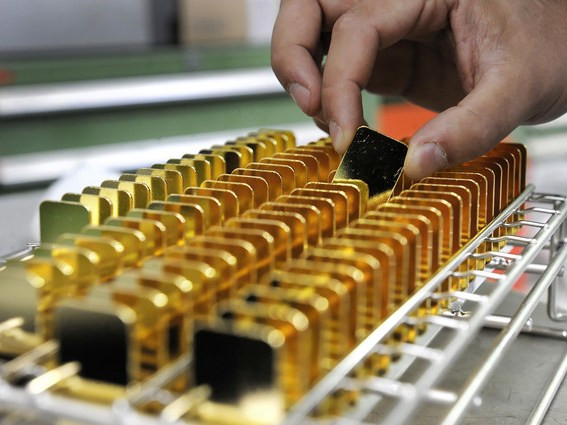 Giá vàng giảm gần 100.000 đồng/lượng