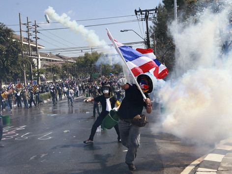 Dân 'đảo chính', Thủ tướng Thái phải sơ tán