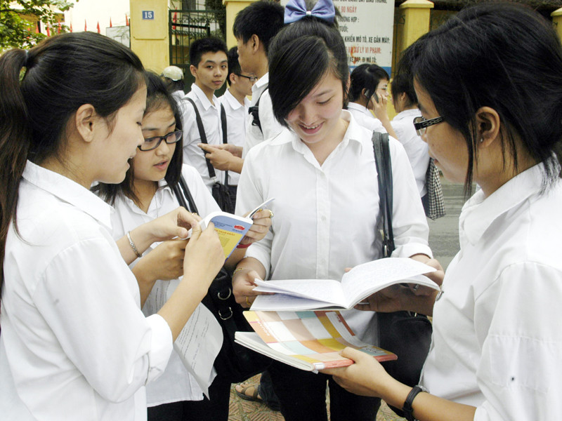 Học sinh trường THPT Trần Nhân Tông (Hà Nội) tại kỳ thi tốt nghiệp năm 2010