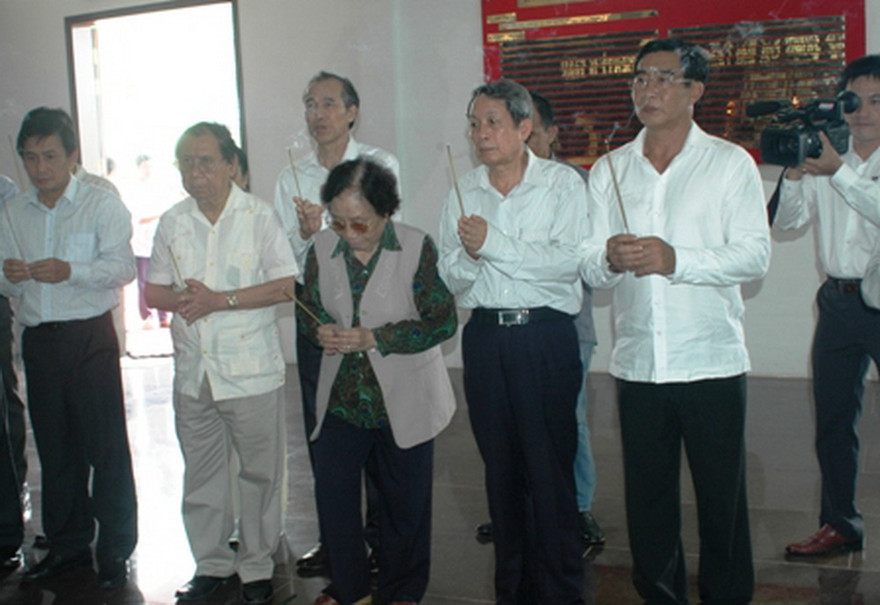 Viếng Đại tướng tại Khu Di tích Nguyễn Sinh Sắc