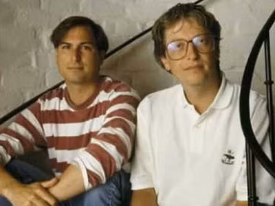 Bill Gates xúc động khi kể về lần cuối gặp Steve Jobs