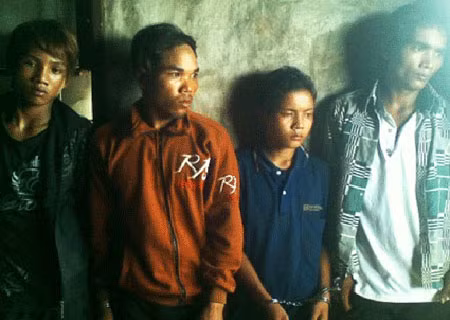 Mang hung khí, cưỡng hiếp thiếu nữ