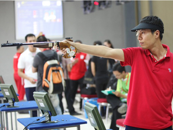 Xạ thủ Trần Quốc Cường mang về HCV 50m súng ngắn cho TTVN. Ảnh: Anh Nhật