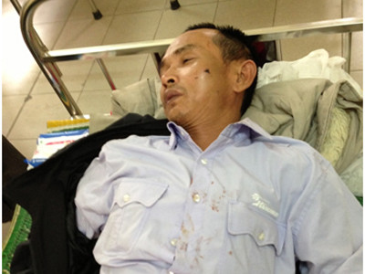 Chặn đầu xe buýt đánh tài xế