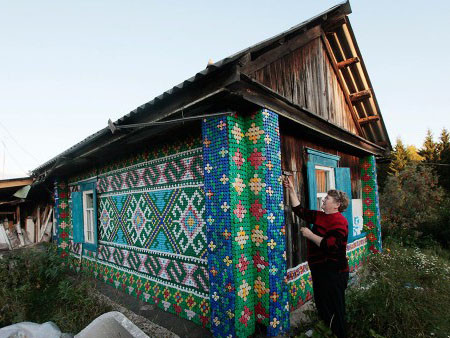 Xây nhà bằng 30.000 chai nhựa