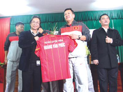 VFF chờ HLV Hoàng Văn Phúc đổi ý