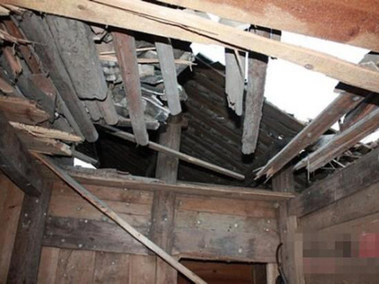 Vỏ tên lửa đưa tàu vũ trụ Hằng Nga-3 lên Mặt Trăng rơi trúng mái nhà dân