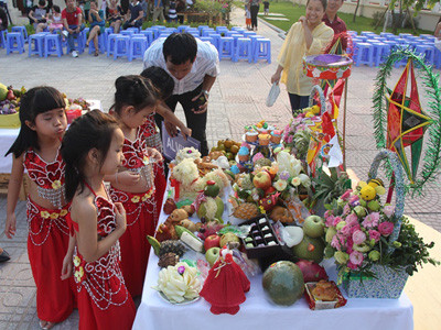 Bé Vinschool vui đón trăng rằm