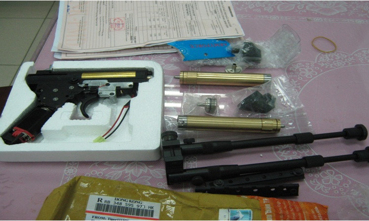 Bắt giữ nhiều quân trang quân dụng trái phép