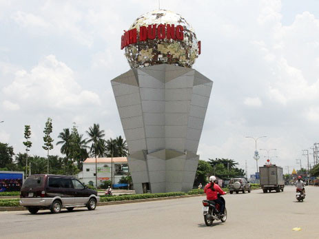 Tơi tả tại cổng chào trị giá 40 tỷ đồng