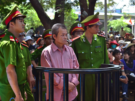 Giết hai mẹ con rồi đốt xác phi tang