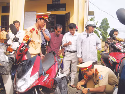 Về tận xã giúp dân sang tên đổi chủ