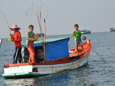 Câu cá trên biển Hòn Thơm