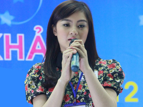 Nữ sinh công nghệ khoe sắc