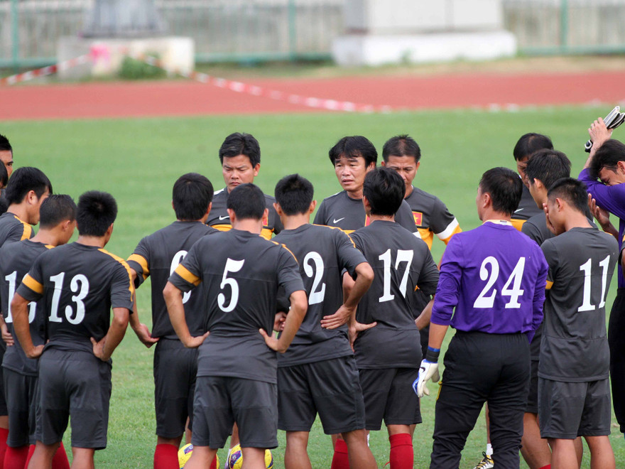 Tuyển Việt Nam: Cười trước, đá sau