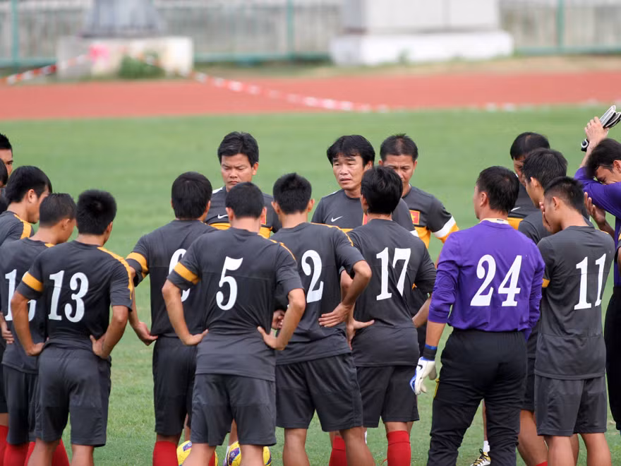 Tuyển Việt Nam: Cười trước, đá sau