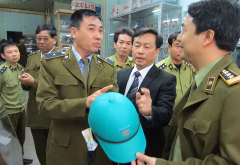 100% cơ sở kinh doanh mũ bảo hiểm sai phạm
