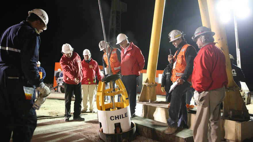 Ảnh giải cứu thợ mỏ Chile mắc kẹt dưới lòng đất