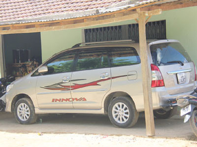 Dân xóm Nghèo chơi sang vì nhiều tiền đền bù