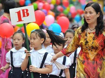 'Ngộp thở' cuộc đua cho con vào lớp một