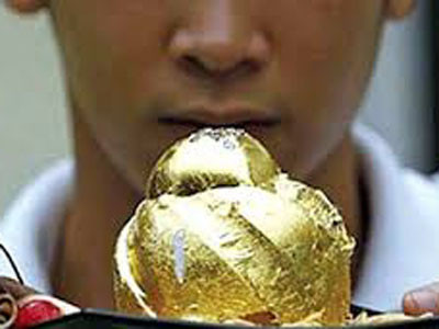 Đại gia thí mạng với trào lưu… nuốt vàng