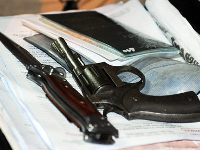 Giải quyết mâu thuẫn bằng... súng