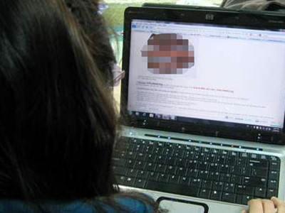 Mẹ lập nick ảo, phát hiện con chat sex