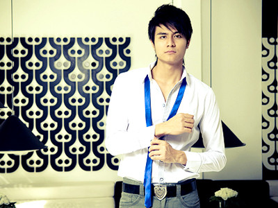 Siêu mẫu Vĩnh Thụy bị khởi tố vì kinh doanh trái phép