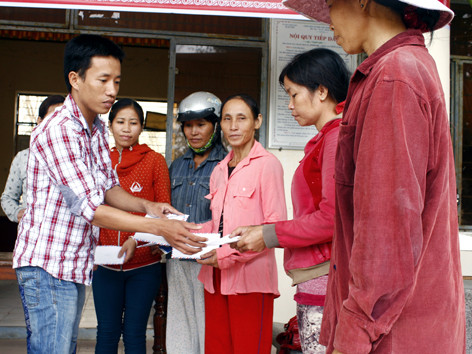 Tiền Phong đến với vùng tâm bão ở Nghệ An, Quảng Nam