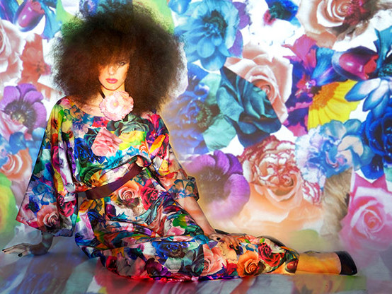 Cô nàng quyến rũ giữa ngàn hoa