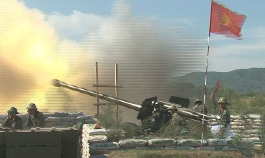 Quân khu 4 diễn tập tung hỏa lực đè bẹp địch tấn công bờ biển