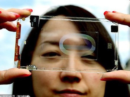 Smartphone trong suốt đầu tiên trên thế giới