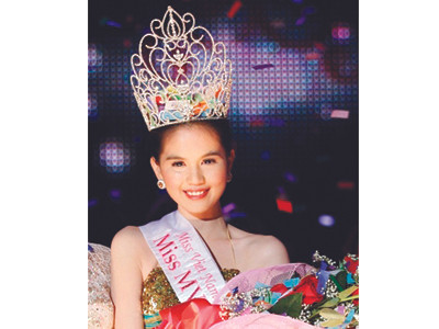 Ngọc Trinh đăng quang Hoa hậu Việt Nam Quốc tế 2011