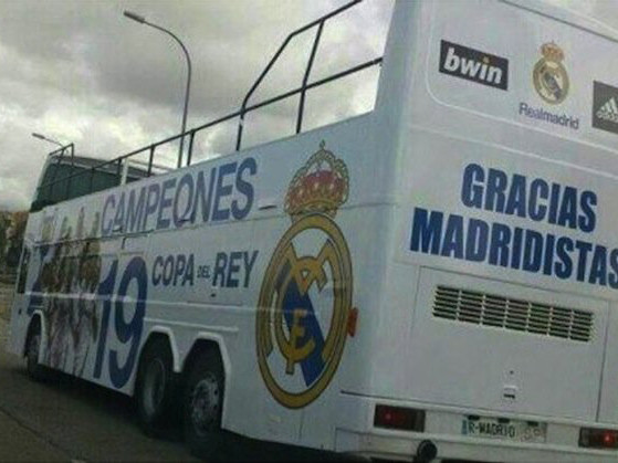 Thua trận, Real tủi hổ vứt xó xe buýt mừng công