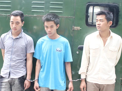 Giả công an lừa tình, tiền gái trẻ