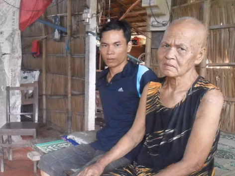 Cụ già bị ung thư cần giúp đỡ