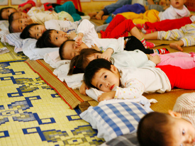 Nhiều lớp mầm non ở thủ đô đã có sĩ số lên 60-70 cháu, trong khi Bộ GD&ĐT quy định không quá 35 cháu/lớp