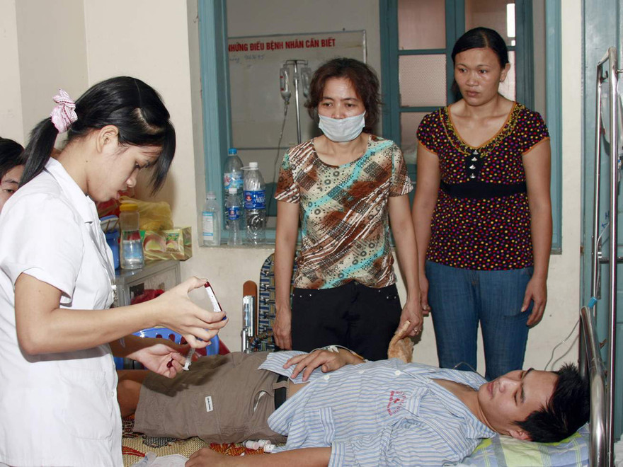 Bệnh nhân bị sốt xuất huyết được điều trị tại Hà Nội Ảnh: K.N