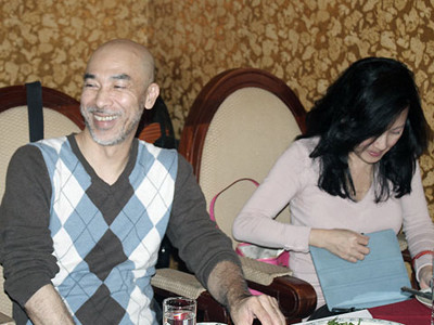 Trịnh Nam Sơn và bạn gái Giáng Tiên trong ngày về nước chuẩn bị cho tour diễn xuyên Việt.