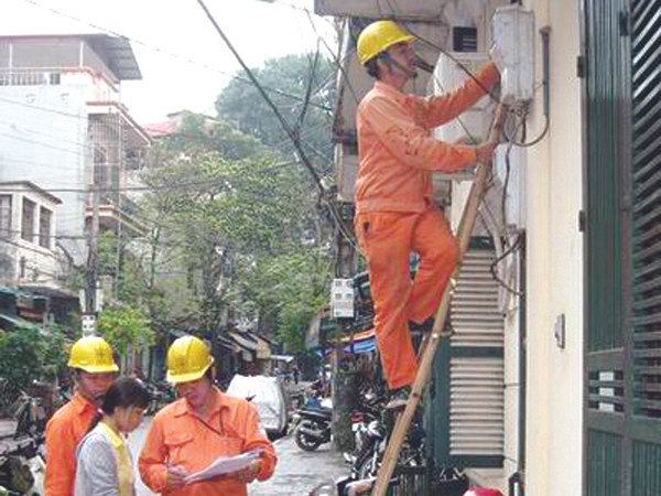 Thêm khó vì giá điện tăng