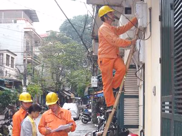 Thêm khó vì giá điện tăng